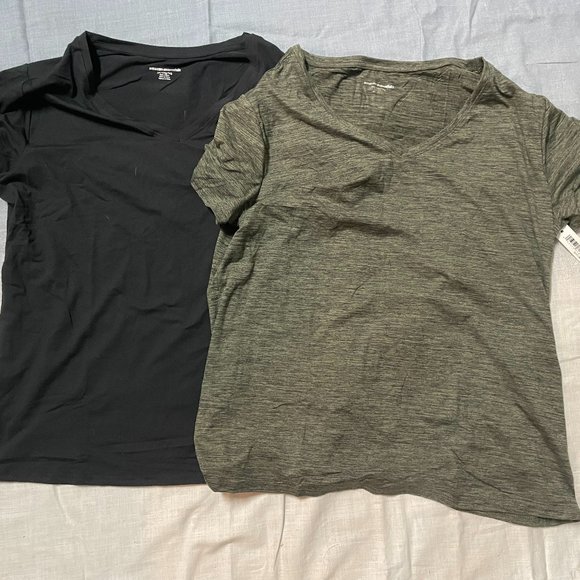 Amazon Essentials Tops - NWOT Amazon Essentials Women's Tech Stretch Short-Sleeve V-Neck T-Shirt